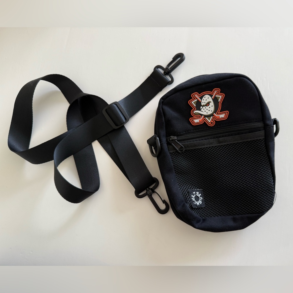 Anaheim Ducks Black Crossbody Bag - Picture 4 of 4